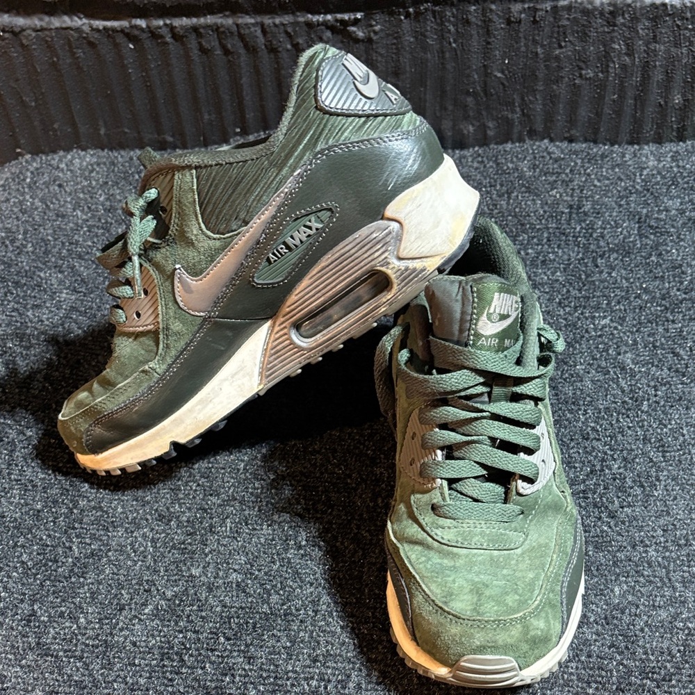 Nike Air Max 90’s Women's Olive Green Sneakers